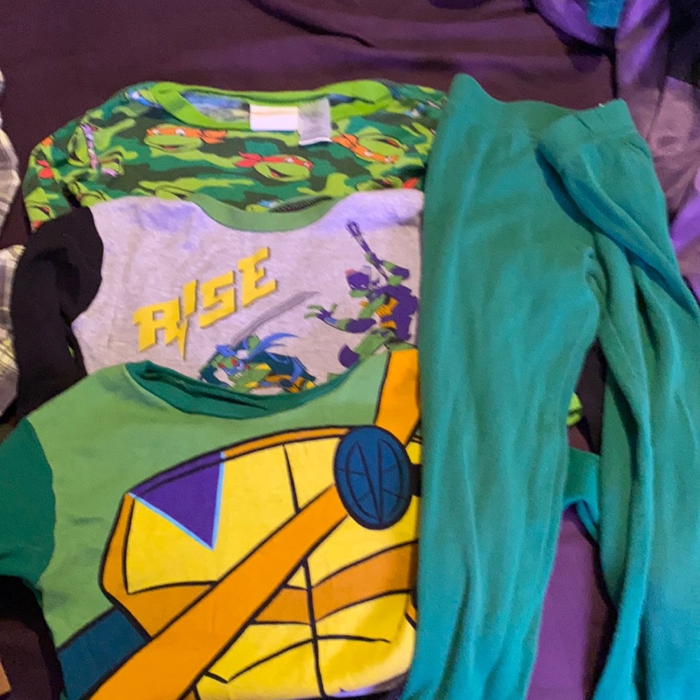 TMNT 3pj shirts one pant